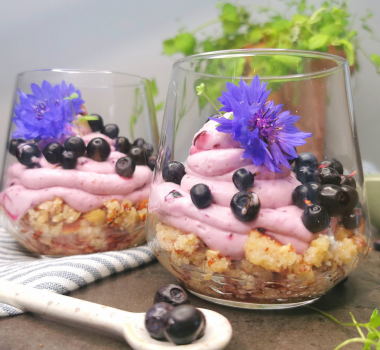 Lavkarbo blåbærostekake i glass