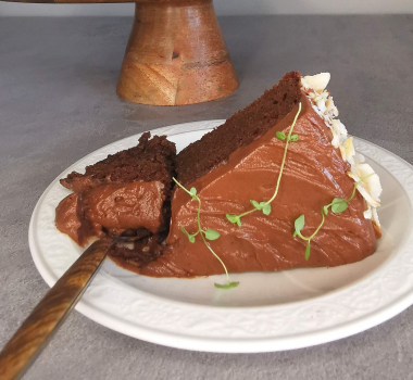 Lavkarbo saftig sjokoladekake med sjokoladekrem