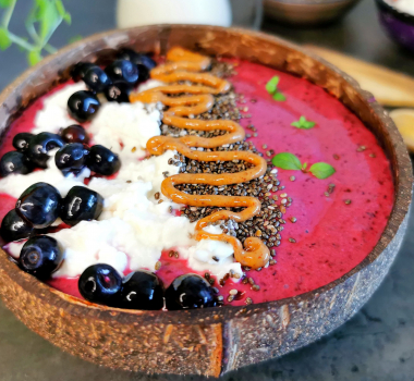 Lavkarbo smoothie bowl med cottage cheese og blåbær